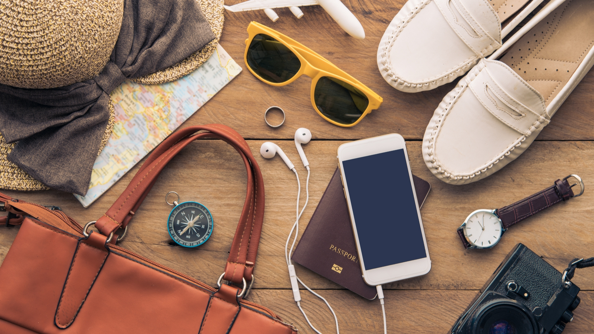 10 Surprisingly Useful Travel Gadgets Under $20