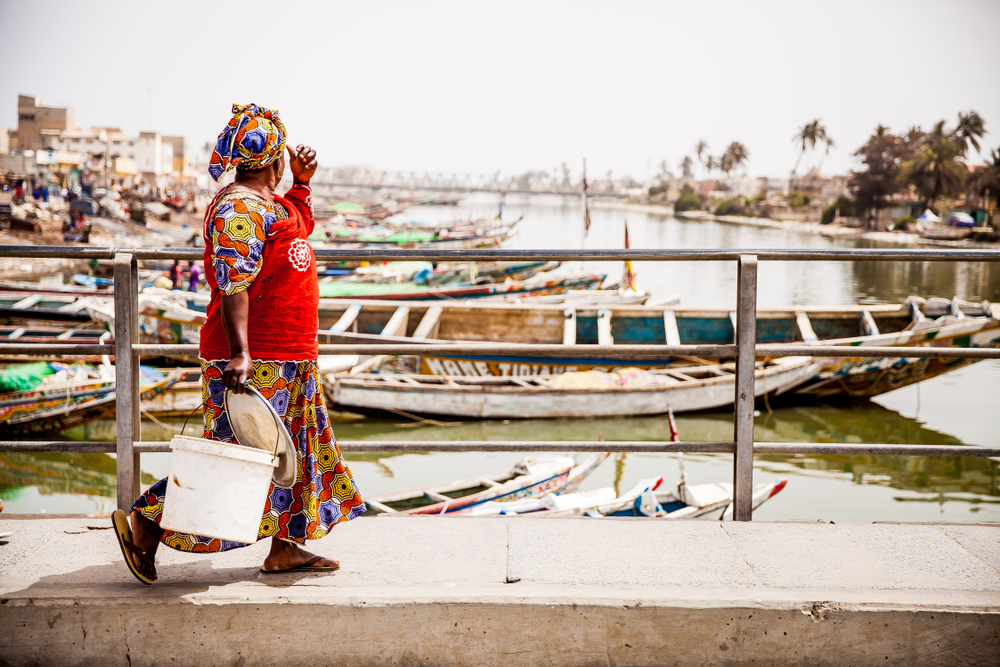 woman-walking-sengegal-river