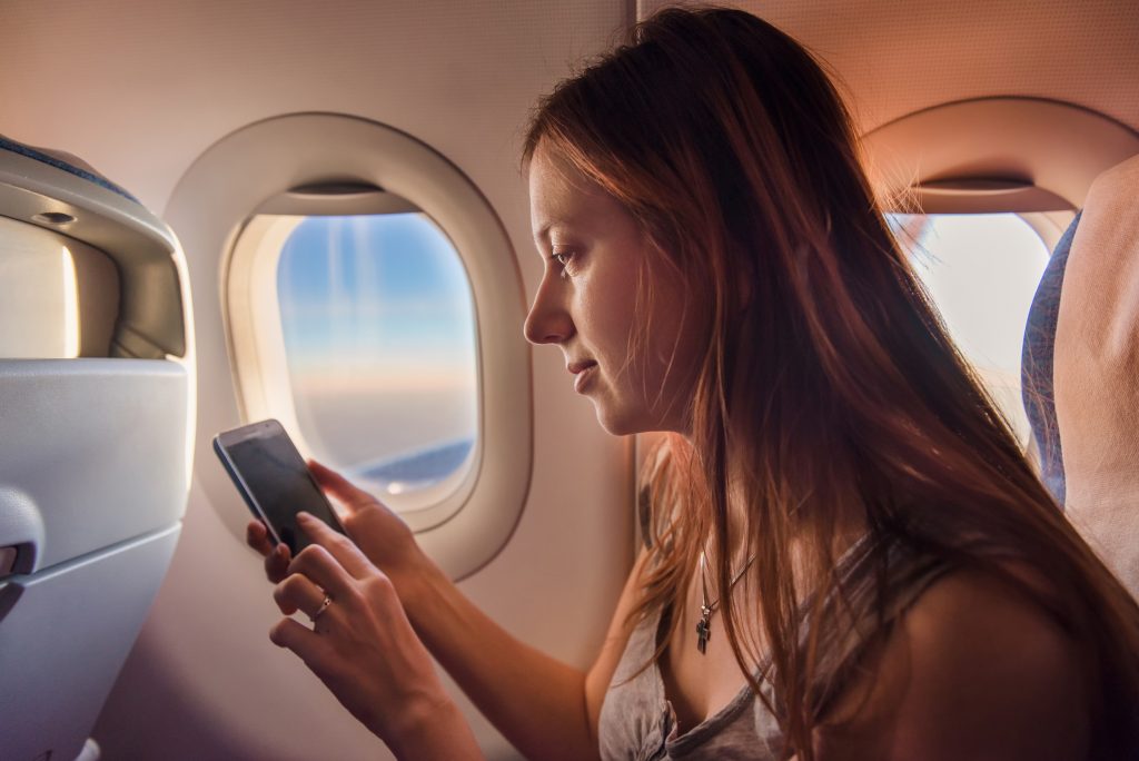 what-happens-if-you-don-t-switch-your-phone-to-airplane-mode-when-you-fly