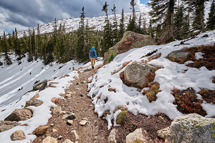 turista v rocky mountain national park.