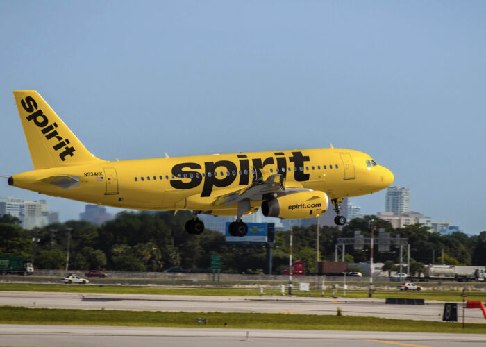 spirit airlines exterior plane