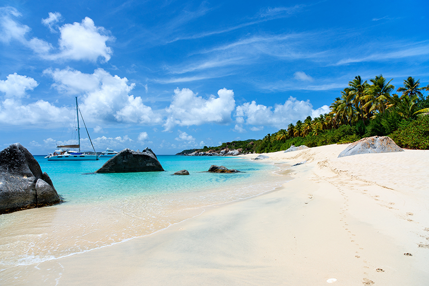 isole vergini britanniche barche e spiaggia.