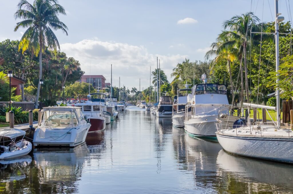 kanavat suurilla veneillä Floridassa