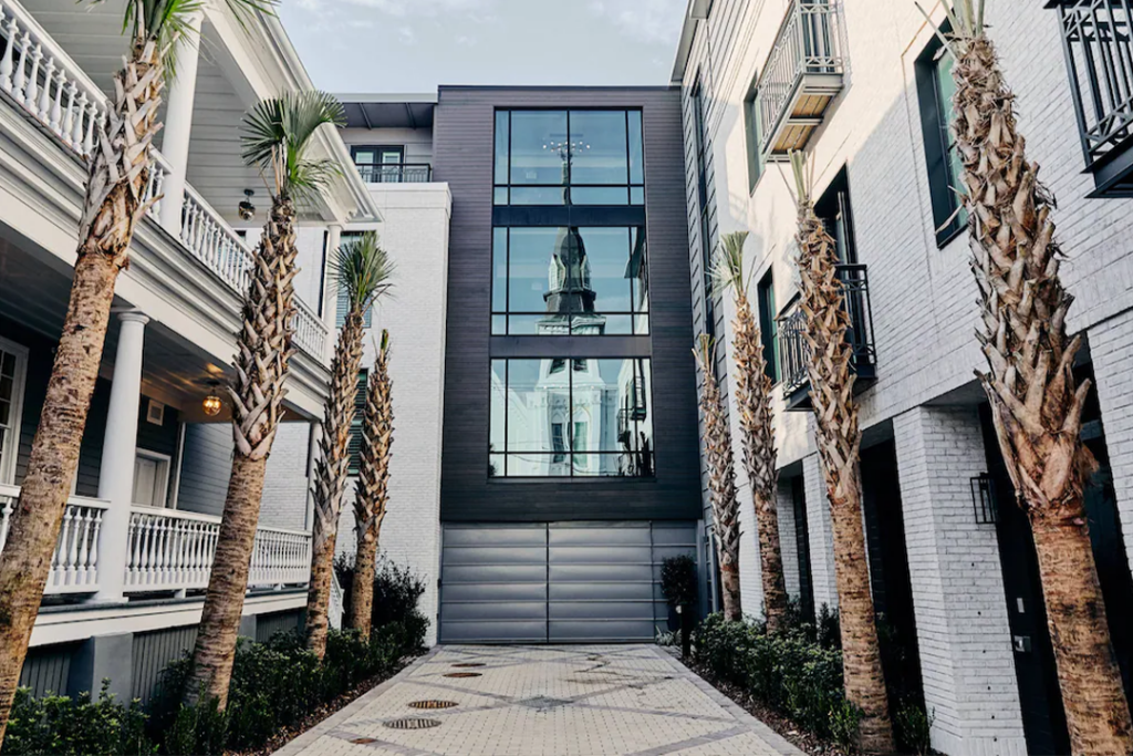 Exterior of Hotel Bella Grace located in Charleston, SC.